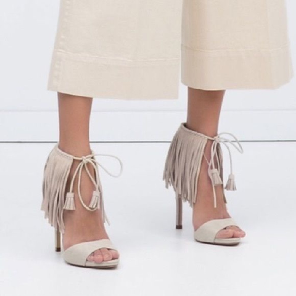Fringed suede heels with tassels